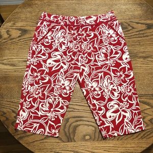 Deane & White Red Floral Short Capris